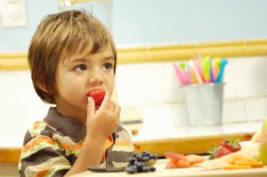 boy-eat-strawberry-child