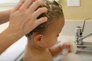 child-shampoo-head