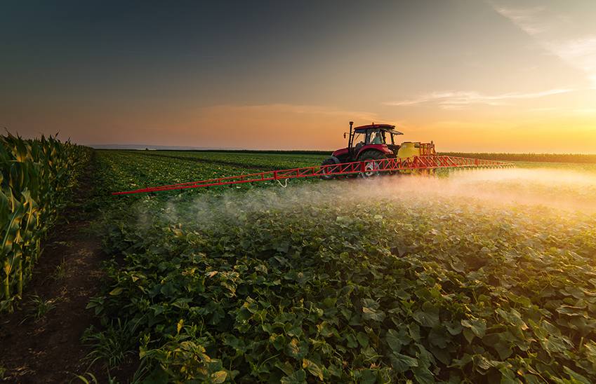 spraying-pesticides