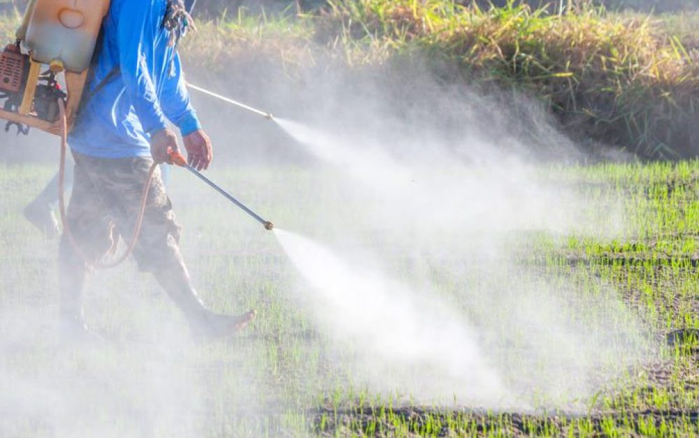 GT-pesticide-field-spray
