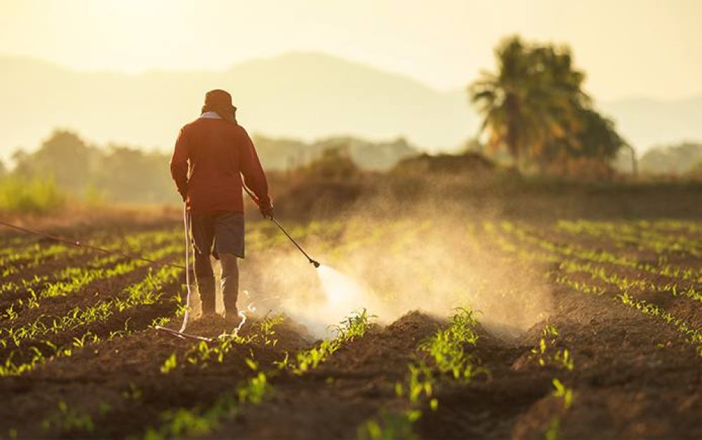 farmer-spray-pesticides