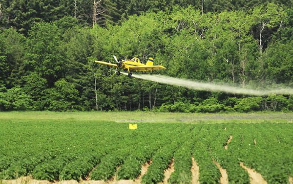 plane_field_crop_agriculture_pesticide_drift_600